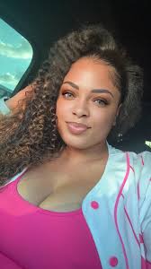 Marissa Farris's Instagram, Twitter & Facebook