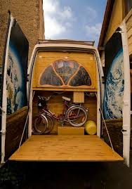 Il Transforme Son Camion En Une Superbe Habitation Minimaliste Amenagement Camping Car Fourgon Camping Car Camion