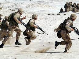 Una eminamente rațională, în care militarii nu vor neapărat puterea, ci doar să li se plătească o pensie. Pensii Militare 2018 Ce Militari È™i PoliÈ›iÈ™ti Pot IeÈ™i La Pensie Anul Acesta