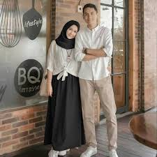 Namun atasan ini juga berlaku untuk keluarga suami dan istri, ibu tidak menutup kemungkinan bahwa pasangan anda akan bahagia bila mengenakan bahu couple, terlebih saat mengenakannya waktu hangout berdua. Jual Produk Baju Couple Terbaru Lazada Co Id