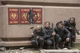 Lo que en el pasado fueron los estados unidos, ahora es una nación llamada panem: Peeta Finnick Castor And Messalla Hunger Games Hunger Games Fandom Hunger Games Mockingjay