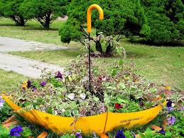 Unusual Flower Beds 25 Photos Unique Garden Decor Diy Garden Decor Unique Gardens