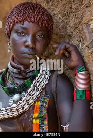 Hamer Tribe donna in costume tradizionale, Turmi, Valle dell'Omo, Etiopia  Foto stock