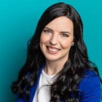 Karin Mckenzie's Instagram, Twitter & Facebook