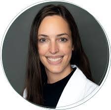 Holly Edmonds's Instagram, Twitter & Facebook