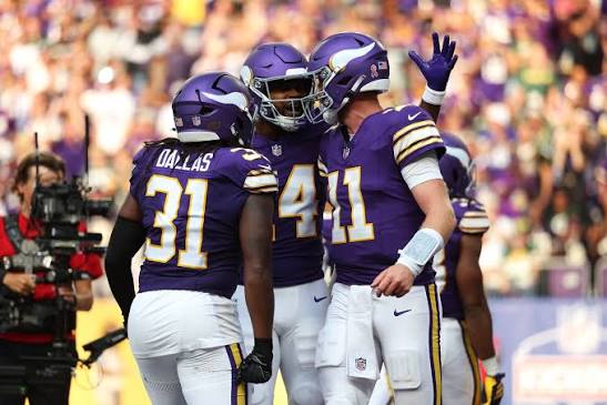Vikings beat Packers 39-22 in season opener with fourth-quarter comeback