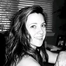 Iva Arnold's Instagram, Twitter & Facebook