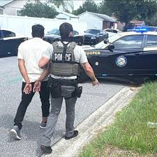 📷 BREAKING UPDATE: We first reported the arrest of a suspected MS-13 gang  member who had barricaded himself inside a home near Orlando. Here's a  newly released pH๏τo from that high-risk arrest