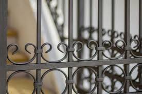 Gambar teralis dan pintu kasa nyamuk besi teralis sumber : Pagar Besi Di Rumah Karatan Yuk Sulap Jadi Kinclong Dan Baru Lagi