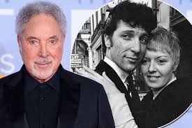 Tom jones — green green grass of home 03:04. Tom Jones Sadly Admits He Thought He Would Never Survive His Wife Linda S Death Mirror Online