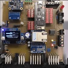 Tractor Drives Itself, Thanks To ESP32 And Open Source