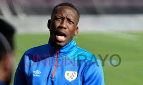Luis advincula on rayo vallecano de madrid. El Rayo Vallecano No Descarta La Venta De Advincula Aunque Niegan Contactos Con Boca Juniors Union Rayo