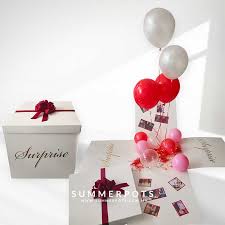Dunia dan sejumlah negara juga melakukan peringatan hari ibu, seperti polandia, india. Surprise Gift Box 001 Same Day Surprise Delivery Kl Online Surprise Box Balloon Delivery Kl é›ªéš†å‰éš†å¡é€èŠ±æœåŠ¡ Anniversary Surprise Gift Delivery Summer Pots Florist Best Online Florist
