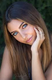 THERE IS BEAUTY IN SIMPLICITY ** From the studio shoot with the beautiful  model and muse Noa. You never can take to much picture of a model like  this. 🧡