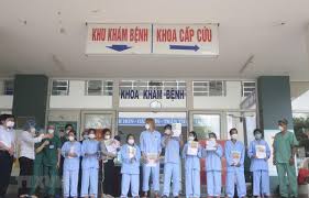 Báo tuổi trẻ đưa tin trước mắt sẽ tiến hành xét nghiệm khoảng 10.000 người là nhân viên y tế, bệnh nhân các bệnh viện được. Dá»‹ch Covid 19 Them 5 Bá»‡nh Nhan Táº¡i Ä'a Náºµng Khá»i Bá»‡nh Va Xuáº¥t Viá»‡n Y Táº¿ Vietnam Vietnamplus