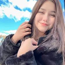 Celebrity crush of a famous guitarist's son