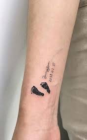 25 Perfect Tattoos For Moms That Will Make You Want One Page 2 Of 2 Stayglam Tattoos For Daughters Baby Feet Tattoos Mother Tattoos