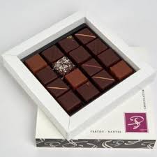 Coffret Petit Carre En 2020 Chocolat Artisan Chocolatier Chocolatiere