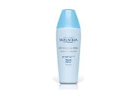 Karena kandungan aloenya, sunscreen ini bisa menghidrasi kulit aku. 7 Rekomendasi Sunscreen Untuk Kulit Berminyak Dan Berjerawat