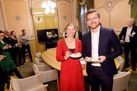 Det arbeidet som nå må gjøres, både med fagfornyelsen, ivaretakelse av smittevern på skolen for elever og ansatte, oppfølging av elever som er. Slik Kan Nye Ansikter I Venstres Topp Flytte Pa Partiets Verdipolitikk Vart Land