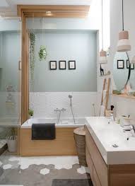 Pour cette salle de bain pas cher, nous avons choisi des branches d'arbres fleuries, accompagnées de petites fleurs et oiseaux. Comment Renover Sa Salle De Bain A Moindre Cout