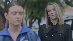 Nadia Beukes maak buiging as boelie in 'Diepe waters'