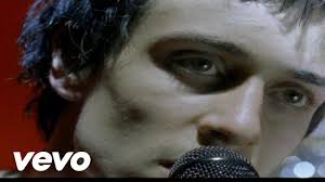 Più vero quì non c'è più calma settembre ci porterà via con sè con sè le nostre difese sfidano la follia che ormai non sa di niente, niente, niente, niente. 40 Secondi Di Niente Coi Verdena Indielife It Magazine Indipendente Dedicato Agli Artisti Emergenti