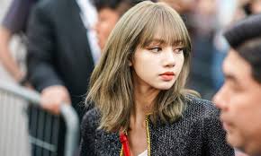 Hochwertige blackpink lisa geschenke und merchandise. Blackpink S Lisa Shares Tracklist For Debut Solo Album Lalisa