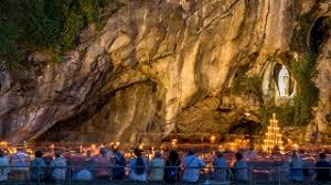 Depuis le confinement nous suivons le chapelet a la grotte. Le Chapelet De Lourdes Chaque Jour En Direct