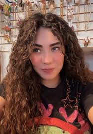 Angela Paulina's Instagram, Twitter & Facebook