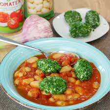 Riesenbohnen In Tomatensosse Mit Frischkase Nockerln Kochschwabe De Rezept Nockerl Tomatensosse Gunstig Kochen