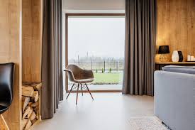 Bu sorunu başlıklar halinde yazdım evinizdeki benzer sorunlar varsa bir ihtimal çözüm pencere terlemesi pimapen ya da pvc pencerelerde oluşan terleme son kat evlerde daha çoğunlukla görüldüğü gibi kuzeye bakan evlerin. Pimapen Bilgin Cam