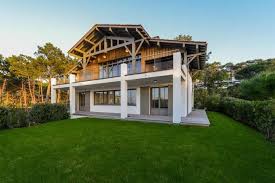Une Maison Pres De La Plage Dans Le Bassin D Arcachon Planete Deco A Homes World Bassin D Arcachon Maison Pays Basque Facade Maison