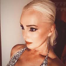 Khloé Kardashian added a new photo.