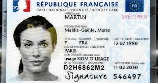 Le point sur ce qui va changer avec cette nouvelle carte. La Nouvelle Carte D Identite Bilingue Francais Anglais Fait Polemique France Le Telegramme