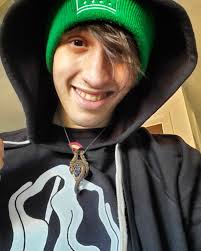 Anyone selling any merch in 2xl?