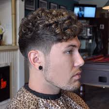 Lung topul celor mai cool tunsori și frizuri. Cele Mai In Trend Tunsori Pentru Barbati Cu Par Lung 2020the Barber Barber Shop Frizerie Titulescu Bucuresti