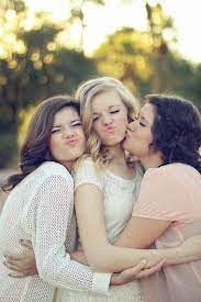 Make Your Best Smooshy Face Friends Photography Friend Photoshoot Friend Pictures Poses