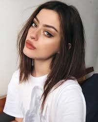 Coupe cheveux bouclés visage rectangulaire coiffure pour visage rectangulaire femme coupe semi long pour visage ovale coupes de cheveux visages le visage carré se caractérise par un front large et une mâchoire proéminente. 1001 Idees Pour Une Coiffure Pour Visage Ovale Les Looks Du Moment Qui Vous Sublimeront