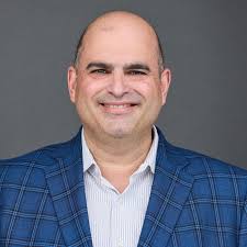 Our first flight between Frankfurt and Minneapolis-Saint Paul, flight  number LH482, took off from Frankfurt today. 🛫 To celebrate the occasion,  we had a special visit from our Chief Human Resources Officer