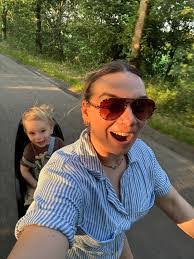 Cassandra Felton's Instagram, Twitter & Facebook