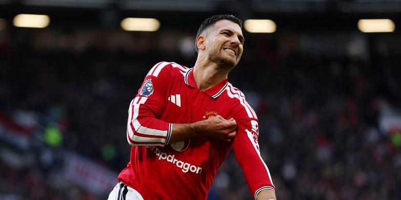 Why 3/10 Man Utd flop must follow Carrick out of Old Trafford