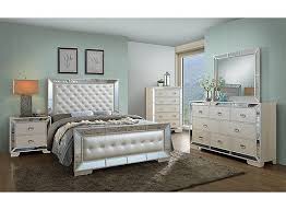 Lights Camera High Style Glam The Hollywood Hills 4 Piece Queen Bedroom Set Has It All Featuring Mirror A Bedroom Set King Bedroom Sets Bedroom Sets Queen