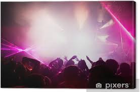 Ses copains, sa bande, ce sont blaise, alice, claudio, ali et youssef. Tableau Sur Toile Personnes Mains En L Air Sur La Musique De Concert Soiree Disco Pixers Nous Vivons Pour Changer