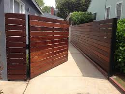 Dynamic garage door specializes in designing and crafting the highest quality standard gates that enhance the architectural beauty of homes throughout the newport beach, ca area. Modern House Gate Design Modern Gate Design On Behance House Gate Design House Main Gates Design Gate Wall Design Insubstituivel Luiza Wall
