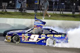 Similarly one may ask, who drives the 17 car in nascar? Chase Elliott To Drive The No 24 Nascar Sprint Cup Car Full Time For Hendrick Motorsports In 2016
