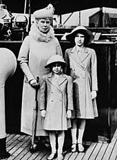 A travers énormément de photographies, témoignages de ce passé royal, le lecteur va découvrir une jeune femme combative qui assurera la charge de reine la tête haute lorsqu'elle succèdera à son père. Elisabeth Ii Wikipedia