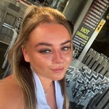 holly cameron (@hollycameron46)