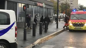 Contact la femme on messenger. Une Femme Hysterique Revient Saccager Le Rayon Des Alcools Dans Le Meme Magasin De Reims