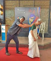 Milind soman is an indian supermodel, actor, film producer and fitness promoter. Watch Milind Soman Mother Doing Plank At The Age Of 78